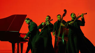 Das Janoska Ensemble.