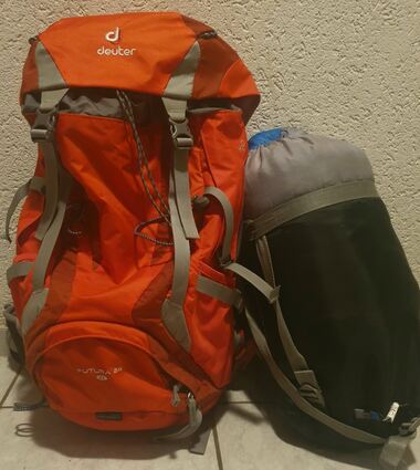 So eine Reise will gut vorbereitet sein: Die richtige Ausrüstung, wie ein Rucksack und ein Schlafsack, dürfen nicht fehlen.