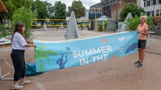 Feierabend: „Summer in the City“ auf dem Beauner Platz ist Geschichte, am Montag wurde abgebaut. Unser Bild zeigt Adriana Filippone (li.) und Marion Bopp.
