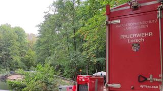 Die Lorscher Feuerwehr ist mit Spezialgerät bei der Bekämpfung des Waldbrandes in Münster im Einsatz.