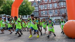 Die Ahmadiyya-Gemeinde hatte am Sonntag zu einem Benefiz-Lauf mit Start und Ziel auf dem Marktplatz eingeladen. Unser Bild zeigt die jüngsten Teilnehmer bei ihrer Runde.
