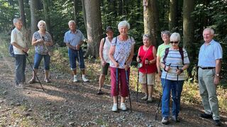 Bei hochsommerlichen Temperaturen sind zehn Mitglieder und Wanderfreunde des OWK Gadernheim rund um den Ortsteil gewandert.