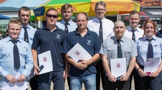 Beim Sommerfest der Feuerwehr in Kolmbach gab es Ehrungen und Beförderungen.