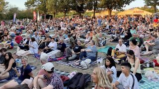 Die schräge Wiese lebt: Das Festival Vogel der Nacht wurde am Dienstag im Bensheimer Stadtpark eröffnet.