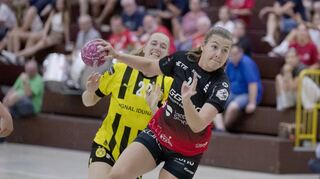 Jugendspielerin Sophia Ewald bekam beim Flames-Testspiel gegen Borussia Dortmund einige Spielanteile, unter anderem vertrat sie Dionne Visser am Kreis.