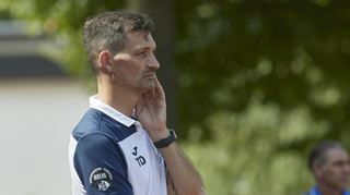 Ernüchterung: Lampertheims Trainer Thomas Dupré und seine Mannschaft fanden gegen Lorsch kaum Lösungen.