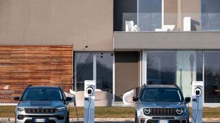 mid Groß-Gerau - Jeep garantiert Käufern eines Neuwagens mit Plug-in-Hybrid die aktuell gültige Umweltprämie bei Bestellungen bis zum 30.September 2022.