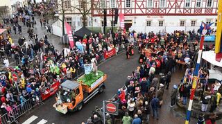 Der Umzug ist der Höhepunkt der Lorscher Straßenfastnacht. Doch wie lautet der närrische Schlachtruf?