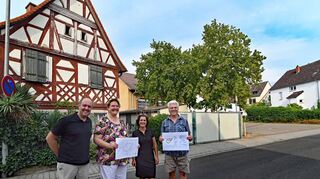 Anlieger der Stiftstraße und der Schulstraße in Lorsch machen sich Sorgen um ihre Häuser: Unser Bild zeigt (v.l.) r; Daniel Krauth, Ulrike Bucher, Manuela Lazaro Ortis und Tobias Bucher.