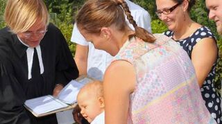 Wie 2018 (unser Archivbild) sollen am Sonntag wieder Kinder mit Weschnitz-wasser getauft werden.