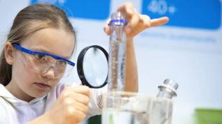 Bei den Science Camps des Sanner Forums darf nach Herzenslust experimentiert werden.