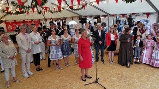 Es ist vollbracht: Am Samstagabend wurde im Winzerdorf auf dem Bensheimer Marktplatz das 84. Bergsträßer Winzerfest eröffnet.