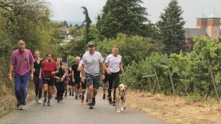 An der Aktion „Hospiz bewegt“ nahmen am Samstag mehr als 200 Läufer und Wanderer teil. Gestartet wurde am Fuße des Kirchbergs.
