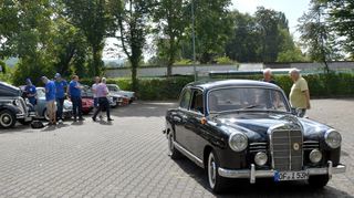 Auch dieser Oldtimer-Benz stand zur Begutachtung auf dem Hof des Heppenheimer Hauses der Vereine.