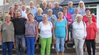 Mitglieder des ungarisch-deutschen Freundeskreises Mohács – Bensheim weilten zur Eröffnung des Winzerfestes in Partnerstadt und waren Gäste des hiesigen Freundeskreises. Unser Bild entstand bei der Verabschiedung durch Bensheims Bürgermeisterin Christine Klein (zweite Reihe, ganz links).