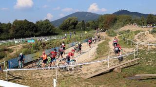 Auf dem anspruchsvollen Bensheimer Cross-Rundkurs muss von den Radsportlern im Bikepark unter anderem eine Sandgrube durchquert werden.