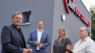 Michael Groß, Bundesvorsitzender der Arbeiterwohlfahrt (links), traf sich in Bensheim an der Kita Stubenwald zum Gespräch mit (von links) Sebastian Parker, Geschäftsführer der Arbeiterwohlfahrt im Kreis Bergstraße, Kita-Leiterin Sina Struck und Ludwig Kern, Vorsitzender der Arbeiterwohlfahrt Bergstraße.