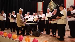 Der Liederkranz Einhausen unter der Leitung von Ivan Mladenov eröffnete den Liederabend.