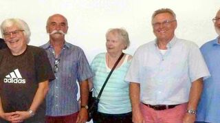 Der neue Vorstand der Einhäuser Naturfreunde mit v.l. Manfred Lotter, Alfred Maier, Peter Ehrt, Volker Hölzel, Bernd Hübner, Erna Fink, Manfred Eisel und Jürgen Breier.