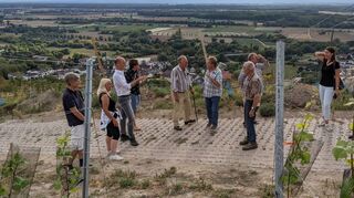 Im Mittelpunkt der CDU-Sommertour stand die Flurbereinigung am Luciberg in der Weinlage „Alte Burg“.