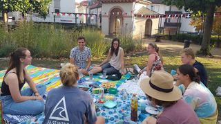Die letzte Redaktionssitzung mit Moritz Müller hat die BAnane ins Freie verlegt. Beim gemeinsamen Picknick im Bensheimer Stadtpark gab es herzhafte und süße Leckereien.