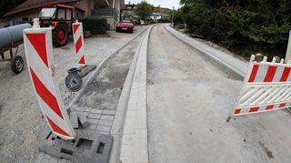 Ab 2023 zahlen Lindenfelser Grundstücksbesitzer weniger Beiträge für Straßensanierungen. Ab 2025 sollen die Abgaben dann vollständig wegfallen. Das hat die Stadtverordnetenversammlung beschlossen.