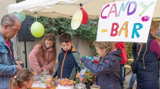 Jede Menge Süßigkeiten verkauften die Kommunionkinder beim Pfarrfest von St. Michael an ihrer „Candy-Bar“.