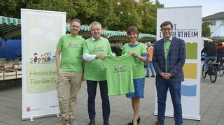 Den 15. Juli 2023 schon fest im Blick: Aslak Petersen von der Karl-Kübel-Stiftung, der Lampertheimer Bürgermeister Gottfried Störmer, Staatssekretärin Anne Janz und Erster Stadtrat Marius Schmidt (von links).