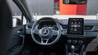 mid Groß-Gerau - Zentral auf der Armaturentafel platziert ist das Smartphone Link Display Audio (SDA) mit 7-Zoll-Bildschirm im Querformat oder mit hochformatigem 9,3-Zoll-Display inklusive kabelloser Smartphone-Einbindung.