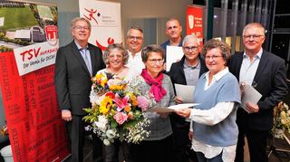 Bei der Jubiläumsfeier der TSV-Abteilung Tischtennis standen Ehrungen des Sportkreises Bergstraße auf dem Programm. Auf dem Bild (v.l.) Abteilungsleiter Karlheinz Weigold, Claudia Richter, Jonas Meier, Beate Ulbrich, Joachim Polheim, Karlheinz Ulbrich, stellvertretende Sportkreisvorsitzende Sibylle Becker und Gerhard Weiß.
