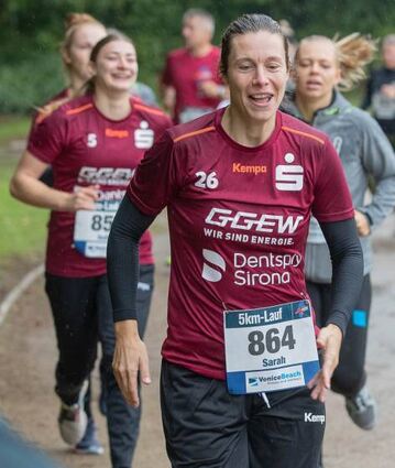 Flames-Spielerinnen (vorn Sarah van Gulik) liefen bei „Jog & Rock“ mit.