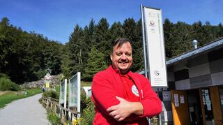 Das Felsenmeer kennt Marco Kollbacher seit seiner Kindheit. Seit einem Jahr ist er Geschäftsführer des Informationszentrums am Fuße des Naturdenkmals. Stillstand hat er nicht im Sinn: Es stehen gleich mehrere Projekte an.