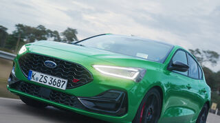 mid Groß-Gerau - Fit für die Rundstrecke: der Ford Focus ST mit dem neuen Track-Pack-Ausstattungspaket.