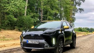 mid Groß-Gerau - Kein anderer SUV im Kleinwagensegment bietet wie der Toyota Yaris Cross einen Vollhybrid in Kombination mit einem - optionalen - Allradantrieb.
