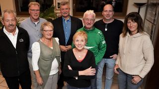 Der Vorstand der SG Gronau mit den neue Ehrenmitgliedern Wilhelm Keil (li.) und Günter Rettig ((3.v.re.) sowie Beisitzer Hans Silbermann, Kassenwartin Karin Dörr, Vorsitzender Friedel Dingeldey, Beisitzerin Annemarie Russ, Beisitzer Holger Steinmann und Schriftführerin Elke Rödel. Es fehlt der zweite Vorsitzende Klaus Werner.