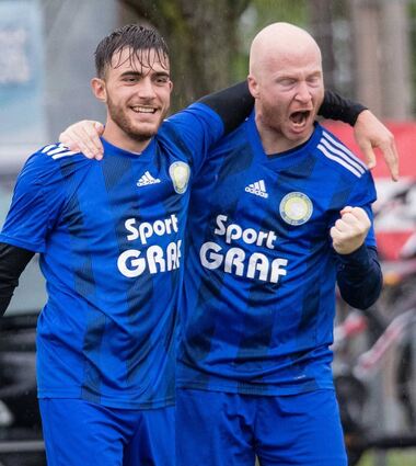 Nicht nur eigene Treffer (links Federico Proto, rechts Dennis Schlachter) wollen die Schwanheimer bejubeln, sondern endlich auch mal wieder einen Sieg.