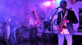 Zum Auftakt der „Gareme Kerb“ gab es im Foyer der Heidenberghalle „Live-Musigg“ mit der Band Andy’s Party People.