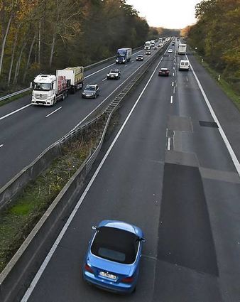 Wer bei Autofahrten, etwa auf der A 67, Fahrgemeinschaften bildet spart Geld und CO. Der Kreis Bergstraße will das durch eine Online-Mitfahrzentrale fördern.