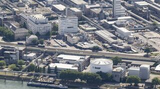 Bei der BASF wird gespart, allerdings nicht in der Produktion, sondern beim Personal in zentralen Bereichen, vor allem in Ludwigshafen.