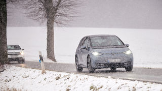 mid Groß-Gerau - Nur mit der Ruhe: Ein sportlicher Fahrstil ist im Winter nicht nur gefährlich, sondern wirkt sich auch auf die Lebenszeit der Winterreifen aus.