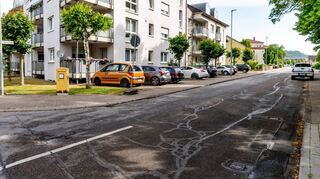 Die Rheinstraße soll zwischen Mosel- und Fabrikstraße saniert werden. Im Ortsbeirat West gab es allerdings keine Mehrheit für das Vorhaben.