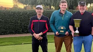 Die Siegerteams und die Zweitplatzierten der „Vierer“-Clubmeisterschaft beim GC Bensheim: von links Hansjörg Täubel, Tom Kübel-Heising, Hans-Peter Rauen, Jürgen Deichert, Hans Schuster, Götz Schumacher, Christian und Diego Benetka-Uher.