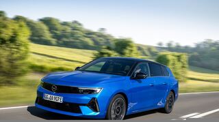 mid Groß-Gerau - Ein neuer GSe-Performance-Sitz führt das ausgezeichnete, von der Aktion Gesunder Rücken e.V. geprüfte Opel-Sitzportfolio an.