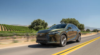 mid Groß-Gerau - Mit hoher Reichweite: der Lexus RX mit Plug-in-Hybrid.