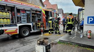Ein Automat zum Zubereiten von Kaffeespezialitäten (im Vordergrund) sorgte am Mittwochmittag für einen Feuerwehreinsatz in Kirschhausen.
