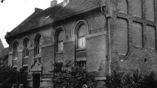 In der Wiesenstraße 5 in Zwingenberg stand die Zwingenberger Synagoge (im Bild eine historische Aufnahme), die im Jahr 1903 erbaut wurde.