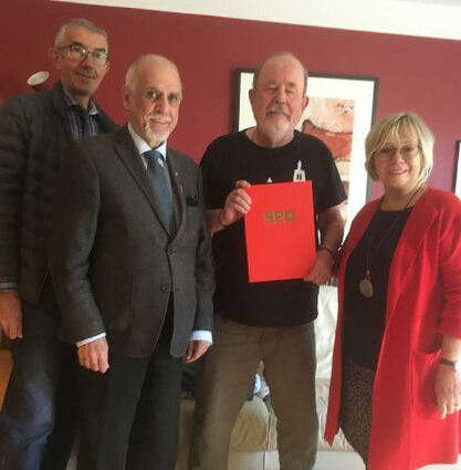 Die SPD ehrte Michael Dickenberger für 50 Jahre Parteizugehörigkeit. Das Bild zeigt (v.l.) Werner Bauer, Jürgen Kaltwasser, Michael Dickenberger und Brigitte Wagenknecht.