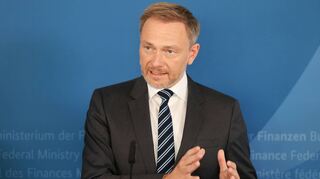 Bundesfinanzminister Christian Lindner (FDP) stellt das Ergebnis der Herbst-Steuerschätzung vor.