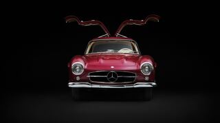 mid Groß-Gerau - Ein Mercedes-Benz Flügeltürer aus dem Jahr 1954 ist das erste Anlageobjekt eines neuartigen Wertpapiermarktes.