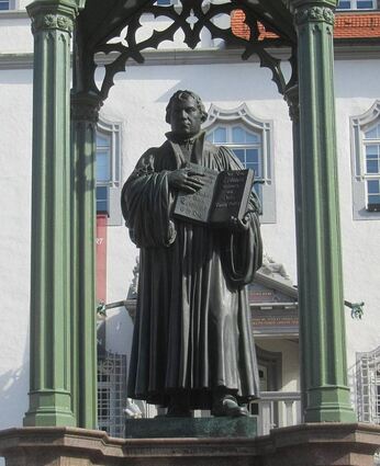 Das berühmte Luther-Standbild in Wittenberg